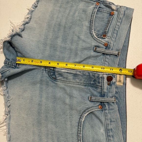 Madewell Relaxed Denim Shorts in Cedarcroft Wash 29 - Picture 12 of 15